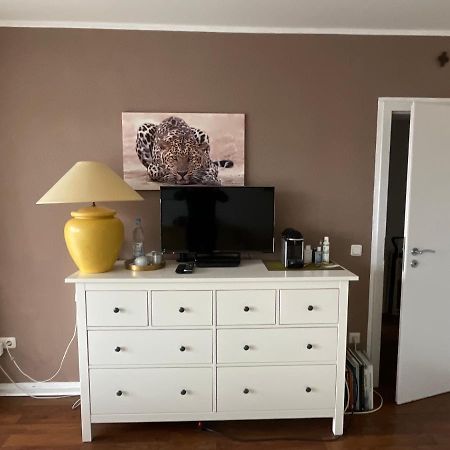Wohnliches , Behagliches Zimmer Mit Balkon Und Wifi Monchengladbach Bagian luar foto