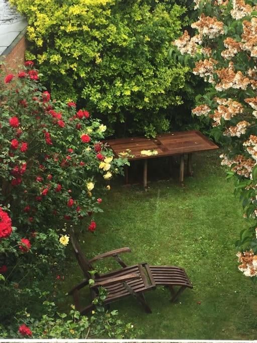 Wohnliches , Behagliches Zimmer Mit Balkon Und Wifi Monchengladbach Bagian luar foto