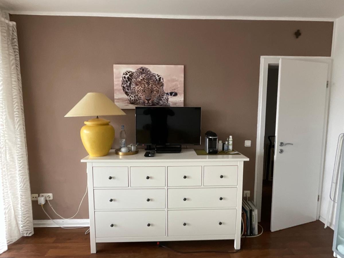 Wohnliches , Behagliches Zimmer Mit Balkon Und Wifi Monchengladbach Bagian luar foto