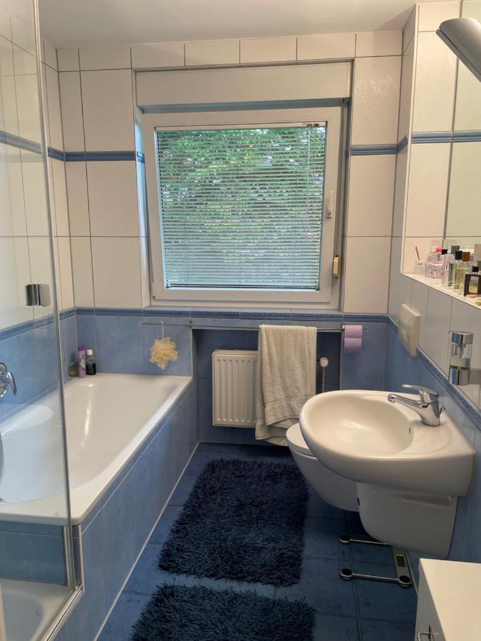Wohnliches , Behagliches Zimmer Mit Balkon Und Wifi Monchengladbach Bagian luar foto